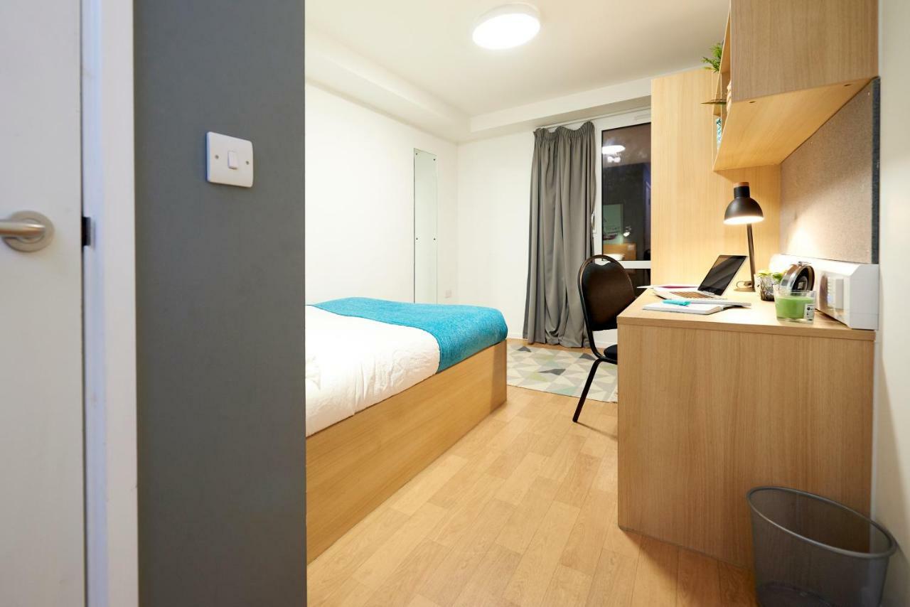 Prince Consort Village London Room photo